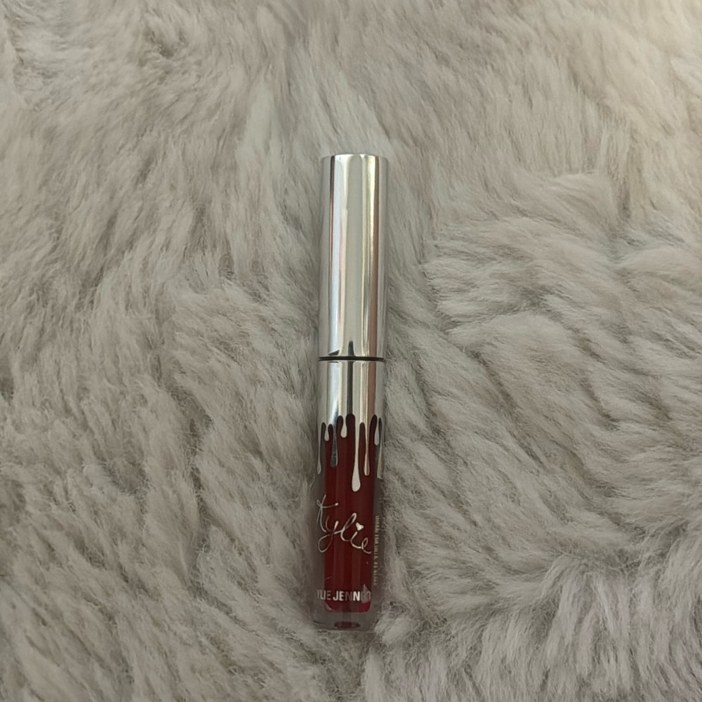 Kylie Cosmetics Red Liquid Lipstick in shade Bite Me